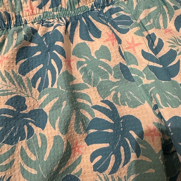 Abercrombie kids Tropical Print Swim Shorts - Picture 2 of 6